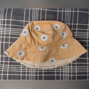 Daisy embroidered bucket hat